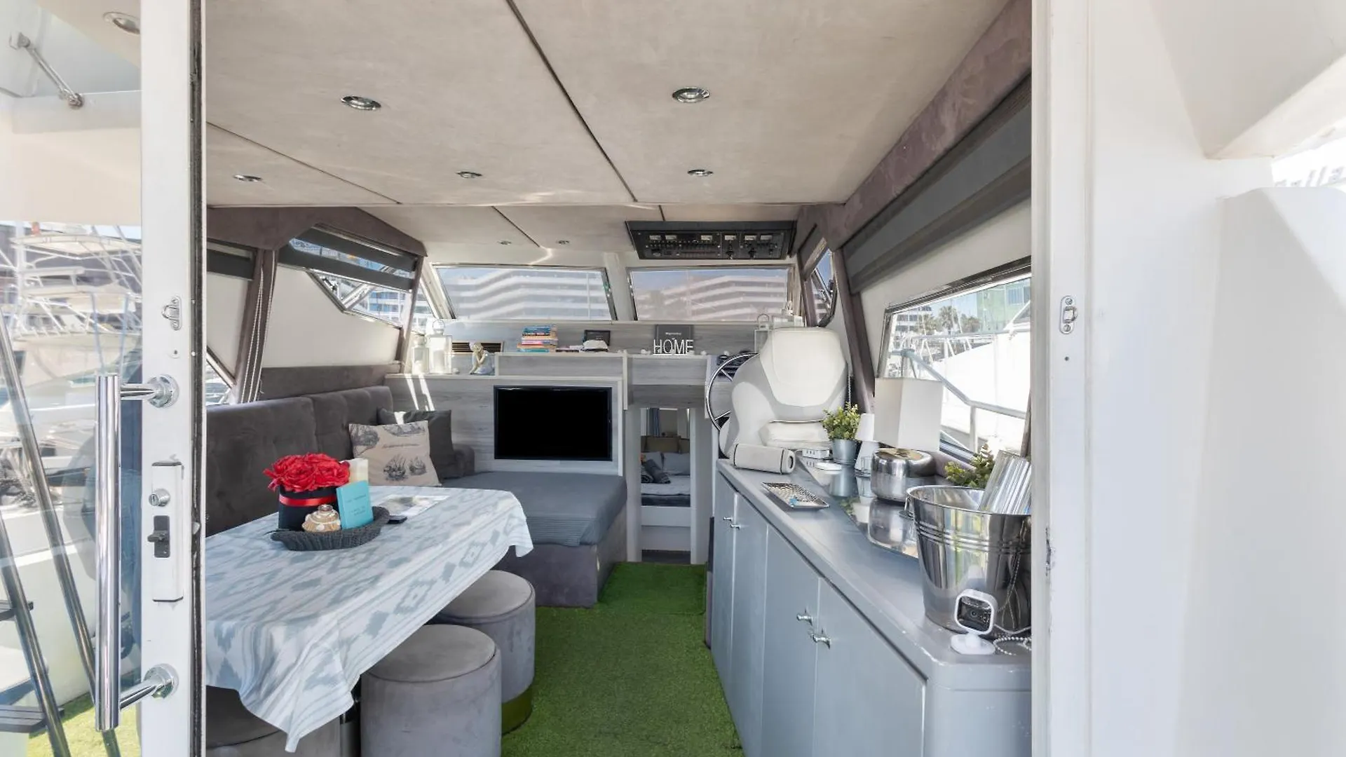Barco Muy Romantico Con Parking Barcelona 0*,  Spain