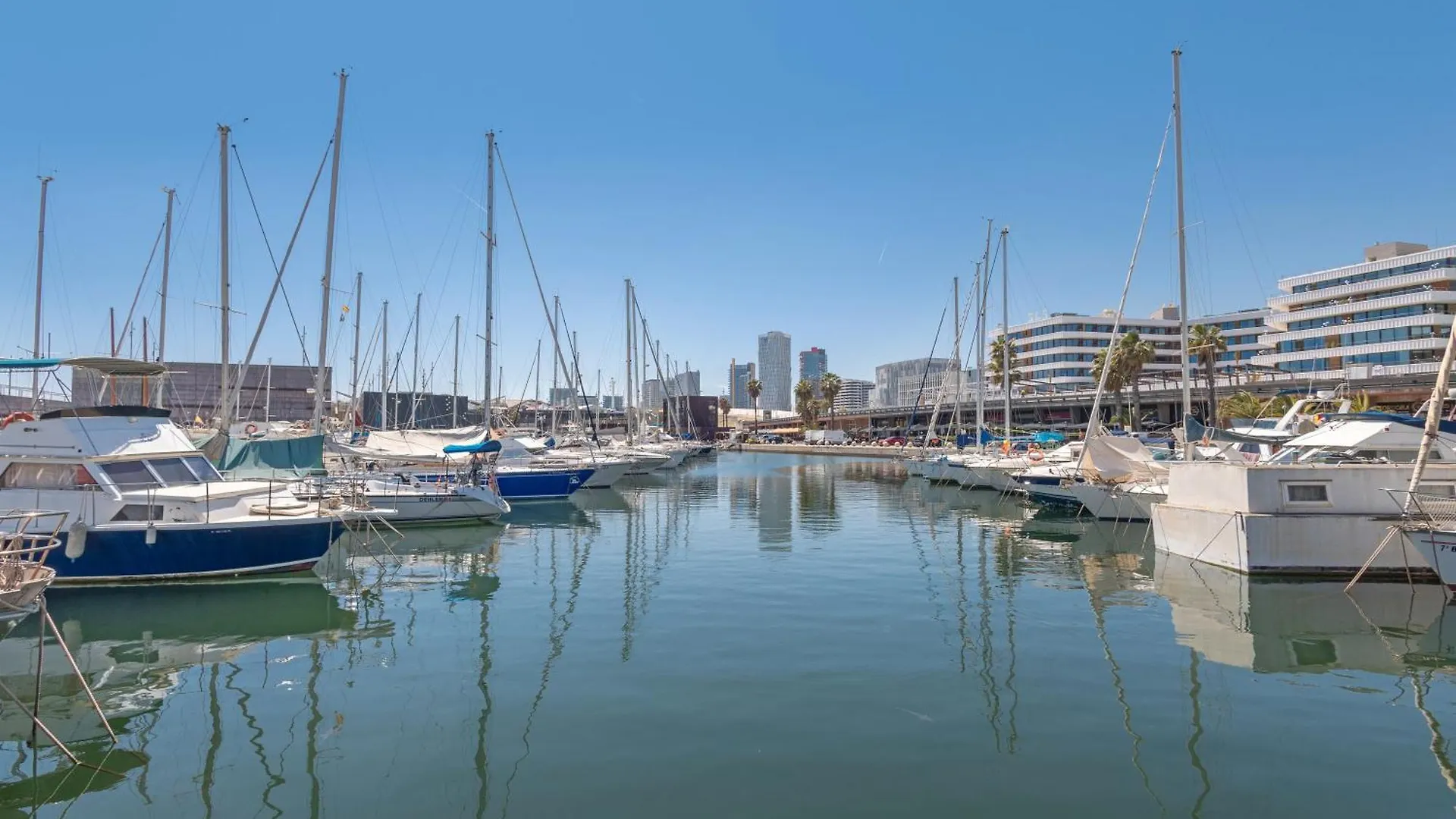 Barco Muy Romantico Con Parking Barcelona