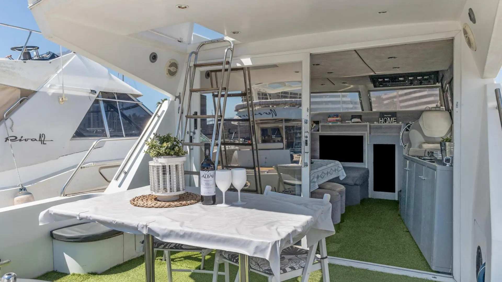 Barco Muy Romantico Con Parking Barcelona 0*,