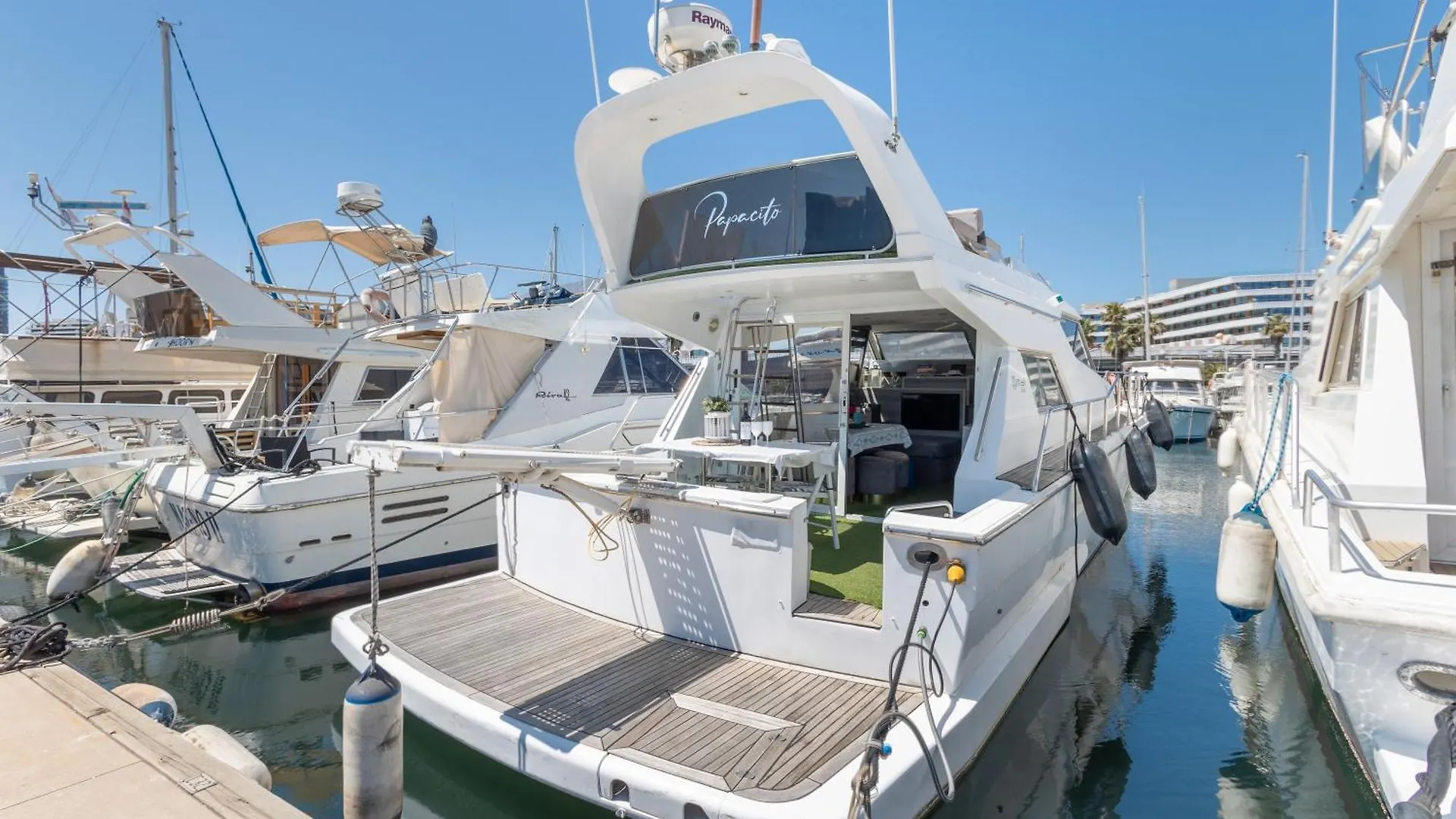Barco Muy Romantico Con Parking Barcelona