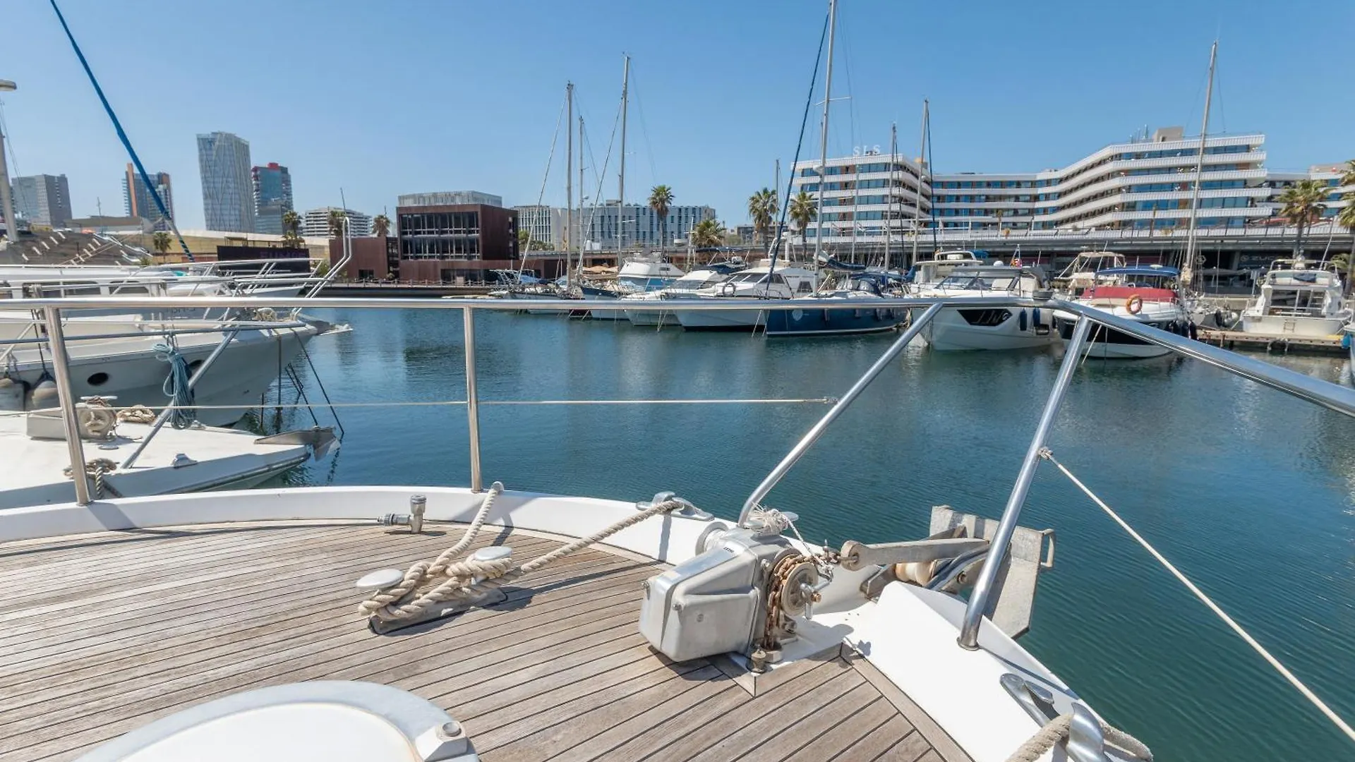 Barco Muy Romantico Con Parking Barcelona 0*,